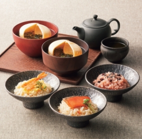 〔京都･洛東 料亭 
わらびの里〕
料亭一膳と最中スープ