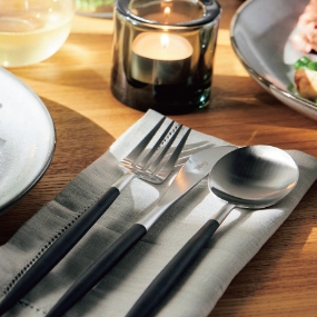 〔クチポール〕GOA
ブラックシルバー
カトラリーセット