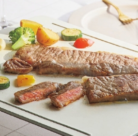 黒毛和牛
							サーロインステーキ用牛肉
							