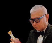 世界を舞台に活躍する庭園デザイナー、石原和幸の感性が光るオリジナルボトル。