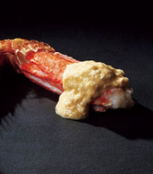 殻を剥いたら、プリップリの身が。
濃厚なかに味噌をたっぷり絡めて召し上がれ。