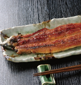 〔炭焼きうなぎの魚伊〕
				炭火焼うなぎ蒲焼2尾